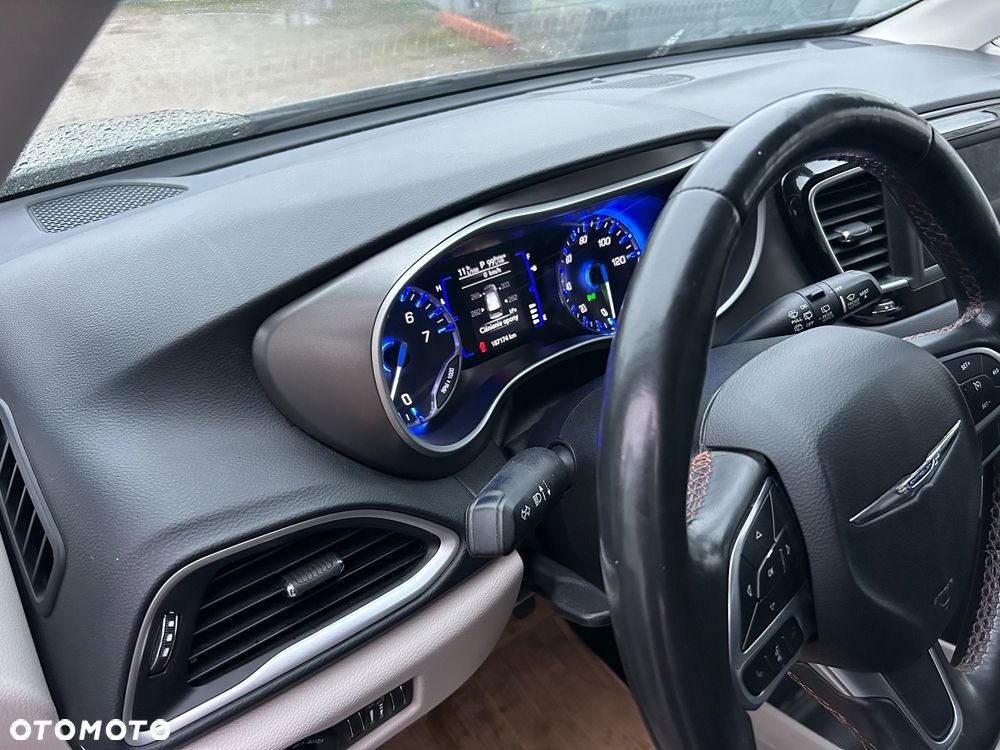 Chrysler Pacifica - 15