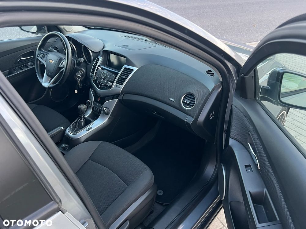 Chevrolet Cruze 1.7 LT - 10