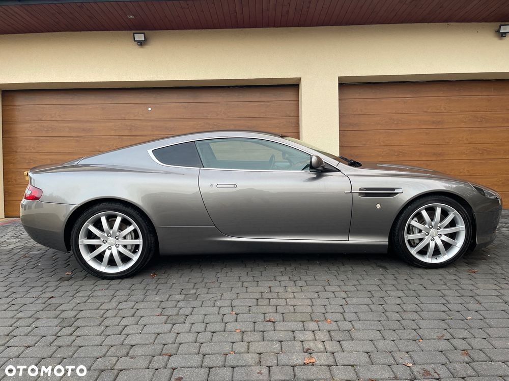 Aston Martin DB9 Standard - 3