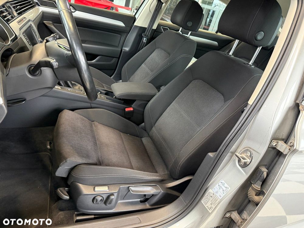 Volkswagen Passat - 21