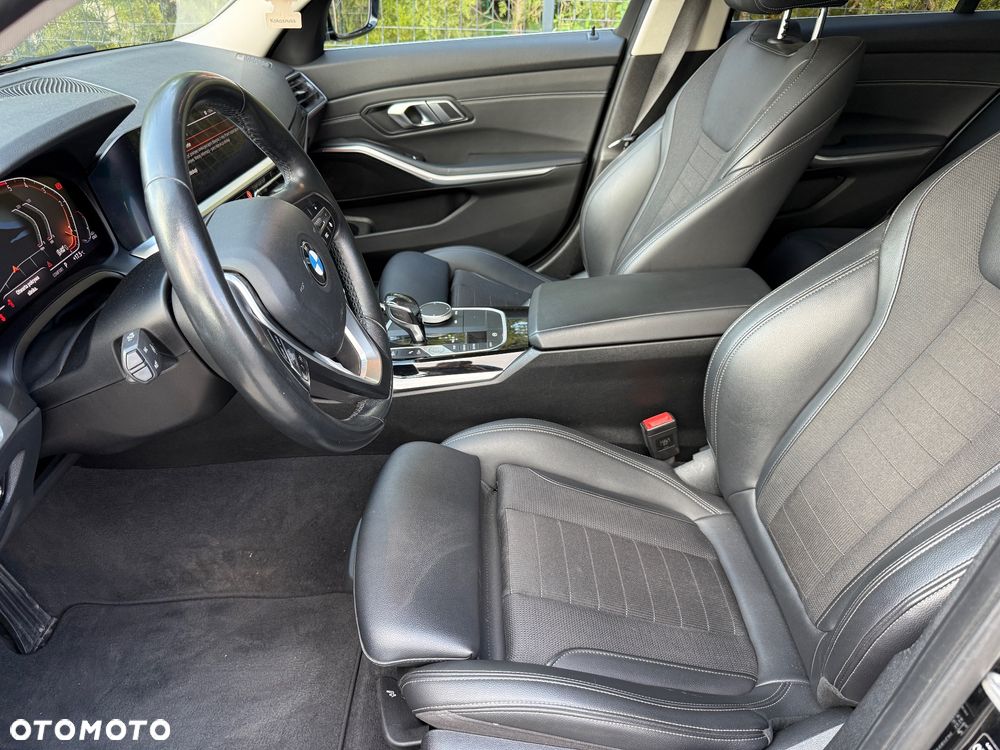 BMW Seria 3 320d Sport Line - 12