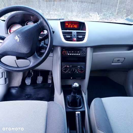 Peugeot 207 1.4 16V Presence - 21