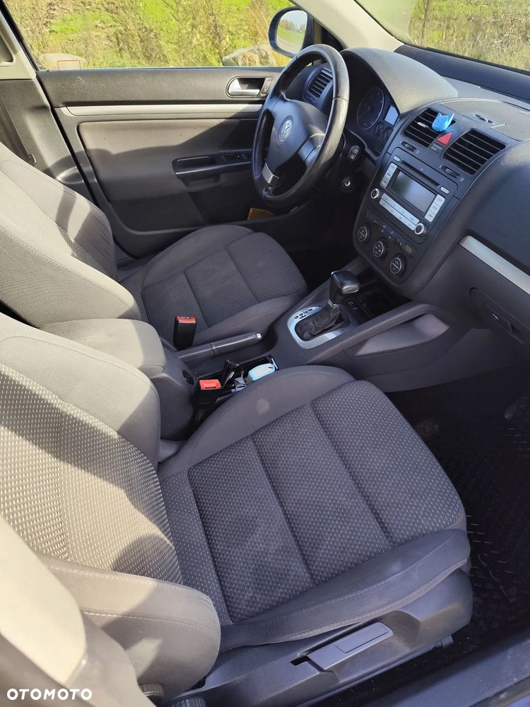 Volkswagen Golf - 22