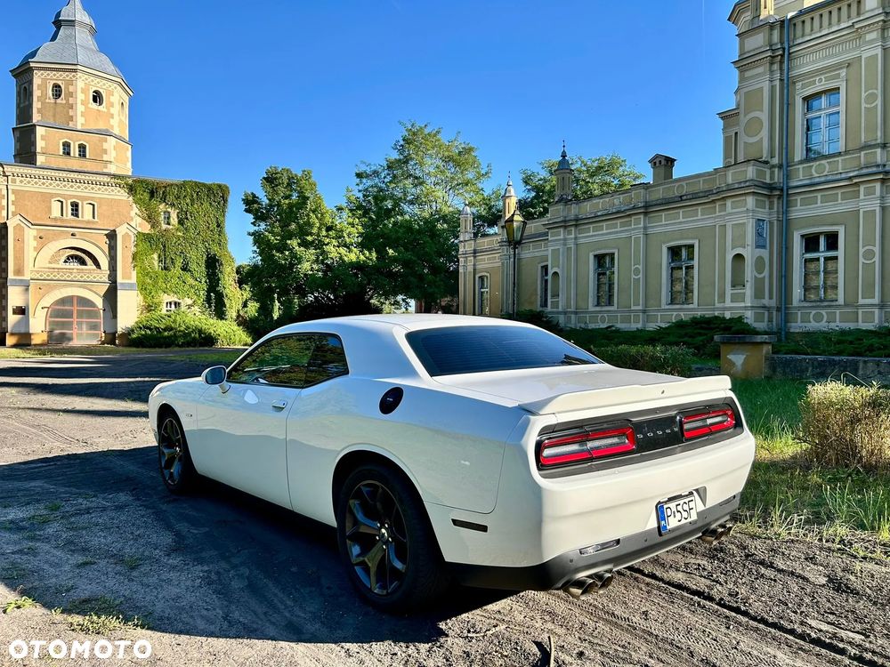 Dodge Challenger - 7