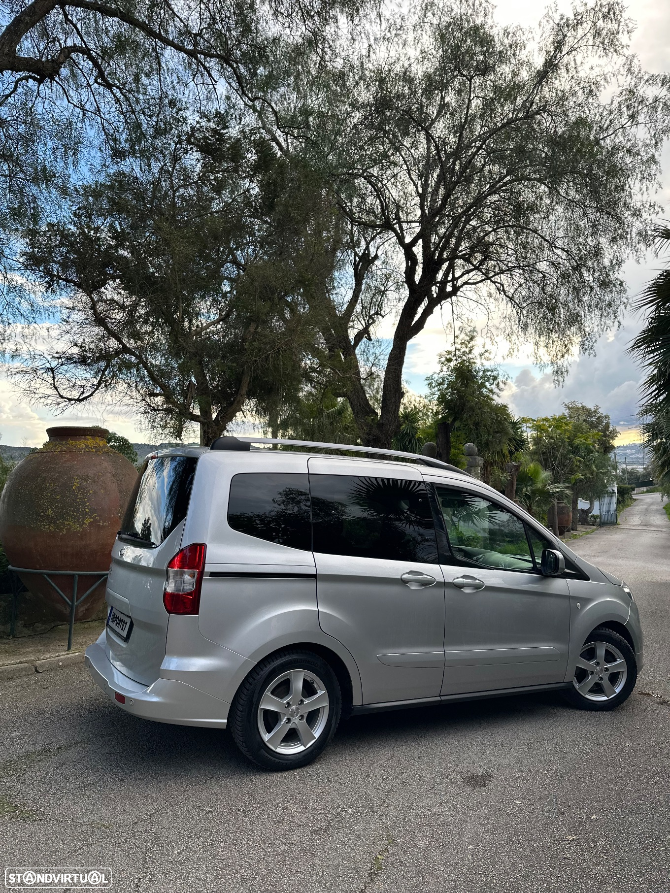 Ford Tourneo Courier 1.5 TDCi Titanium - 11
