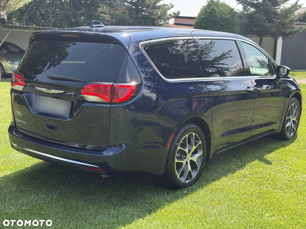 Chrysler Pacifica - 5