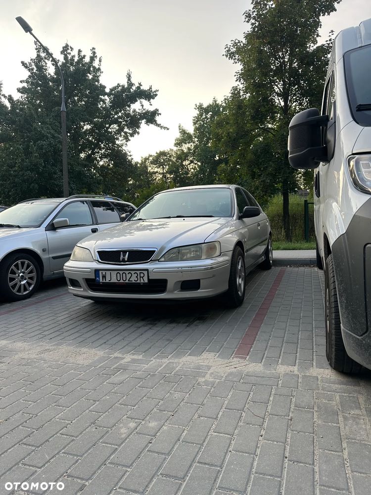 Honda Accord 1.8i S - 1