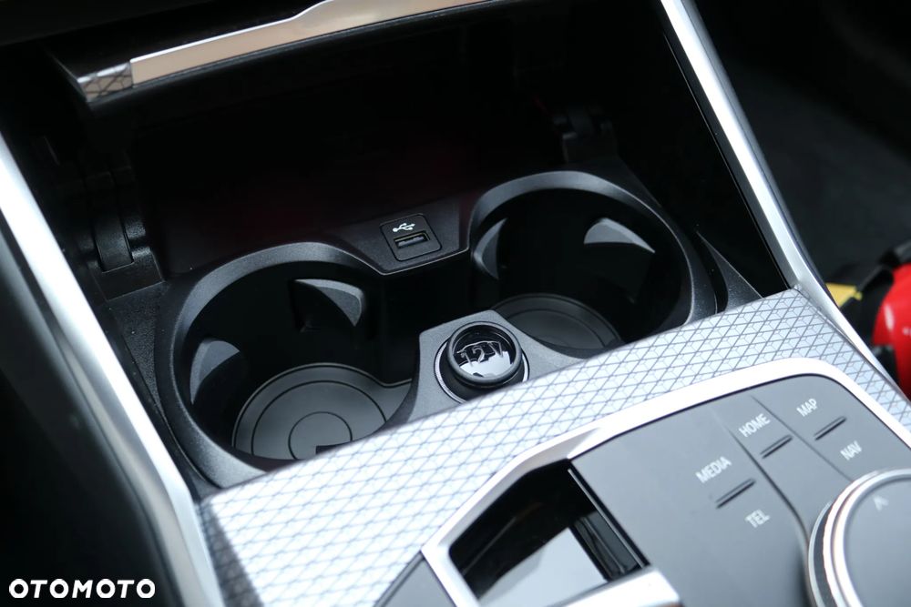 BMW Seria 3 330i xDrive - 10