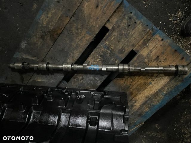 Wałek rozrządu 837070193 camshaft Sisu 620 oryginał