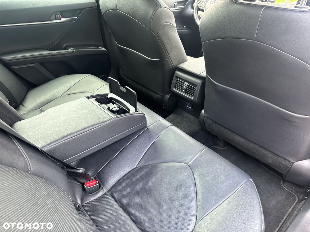 Toyota Camry 2.5 Hybrid Executive CVT - 17