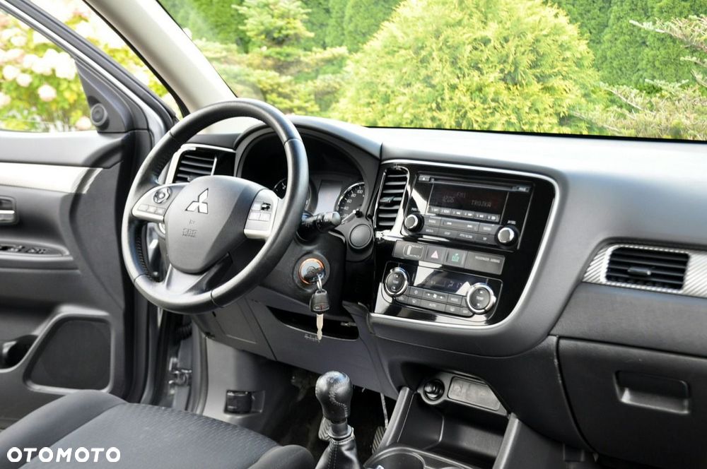 Mitsubishi Outlander - 25