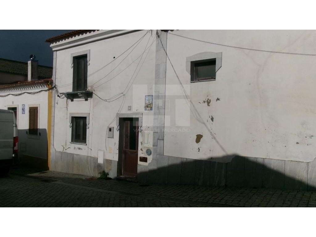 Moradia T2 com Logradouro no Centro de Alvito - Grande imagem: 2/18