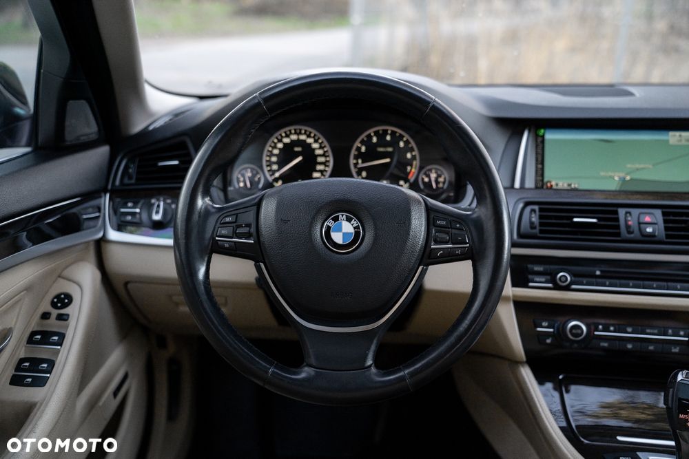 BMW Seria 5 528i xDrive Luxury Line - 17
