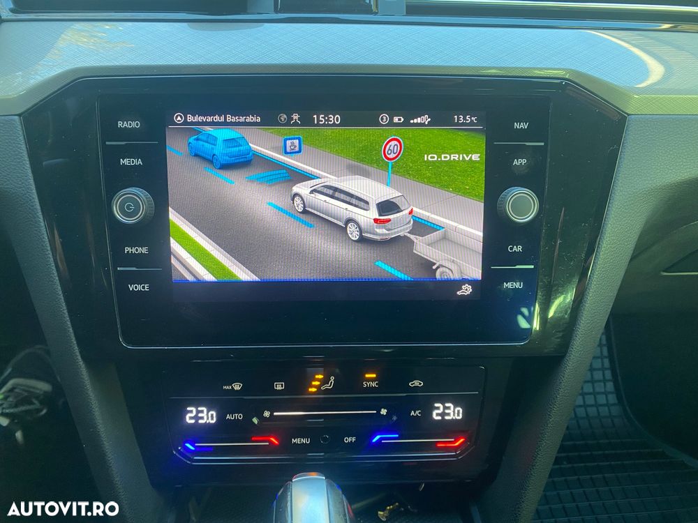 Volkswagen Passat Variant 2.0 TDI DSG Elegance - 17