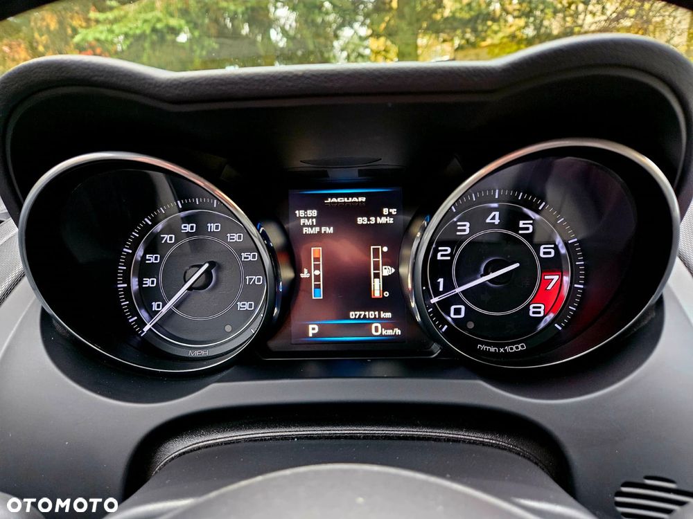 Jaguar F-Type R-Dynamic - 10