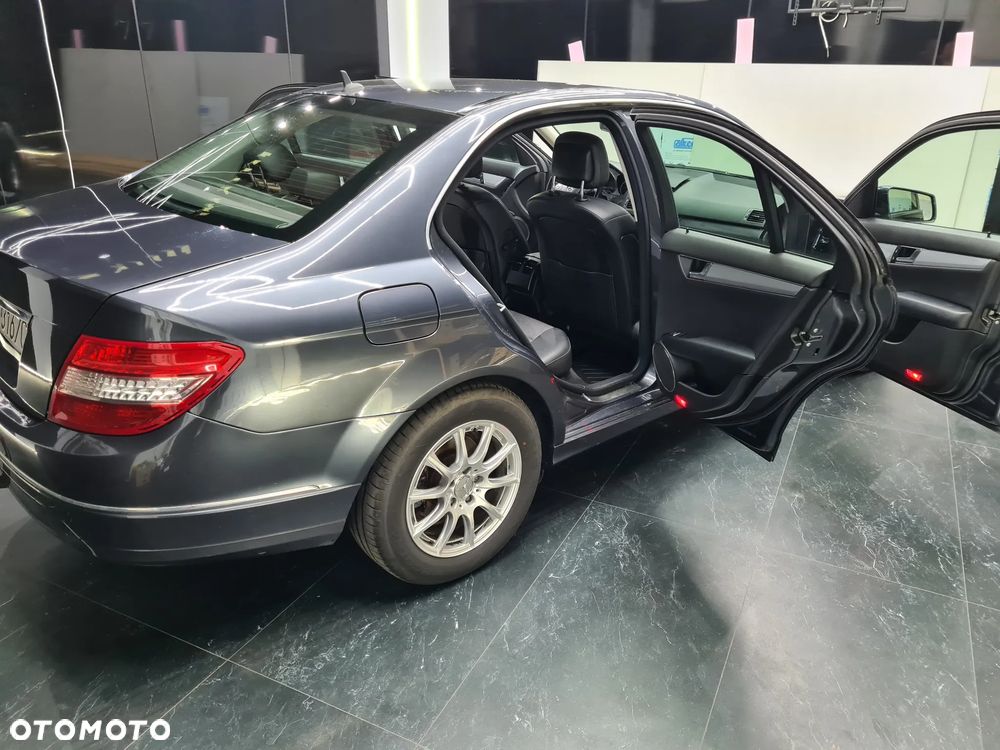 Mercedes-Benz Klasa C 180 BlueEFFICIENCY Avantgarde - 20