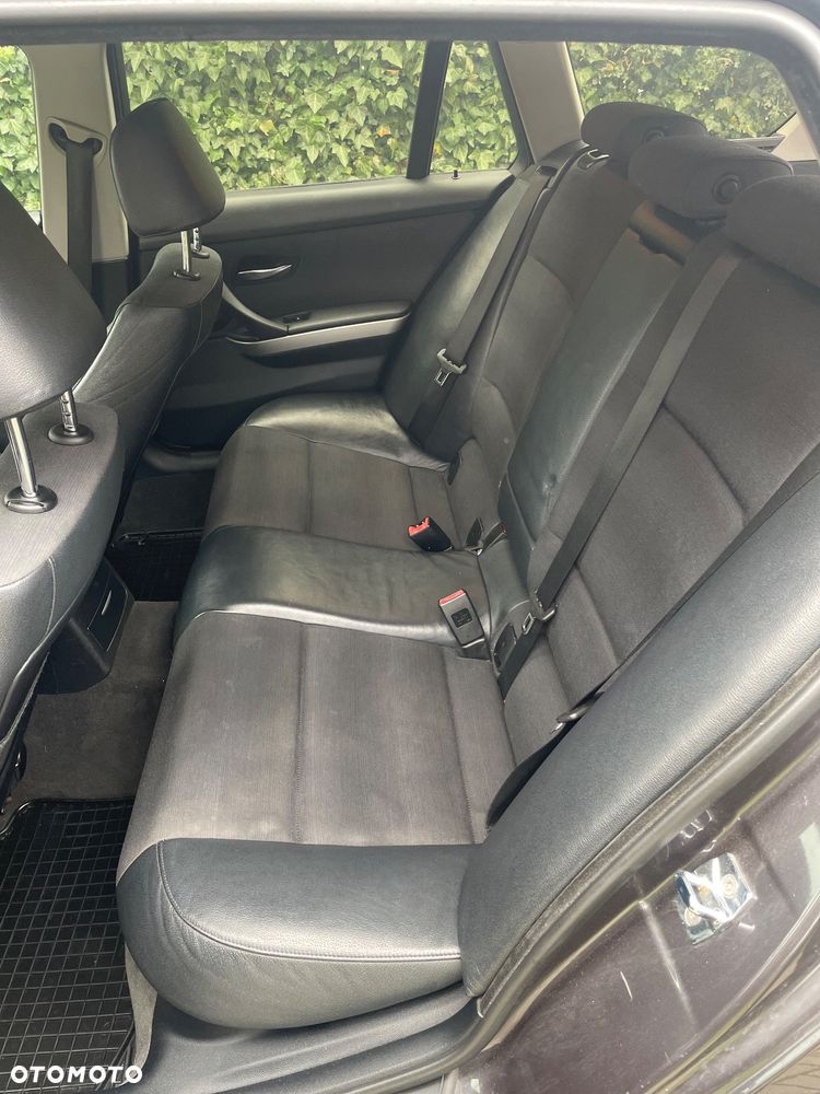 BMW Seria 3 320d - 28