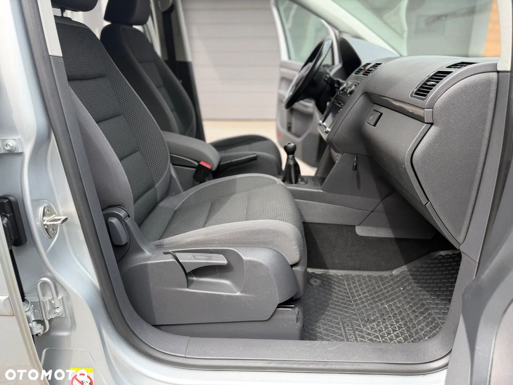 Volkswagen Touran - 18