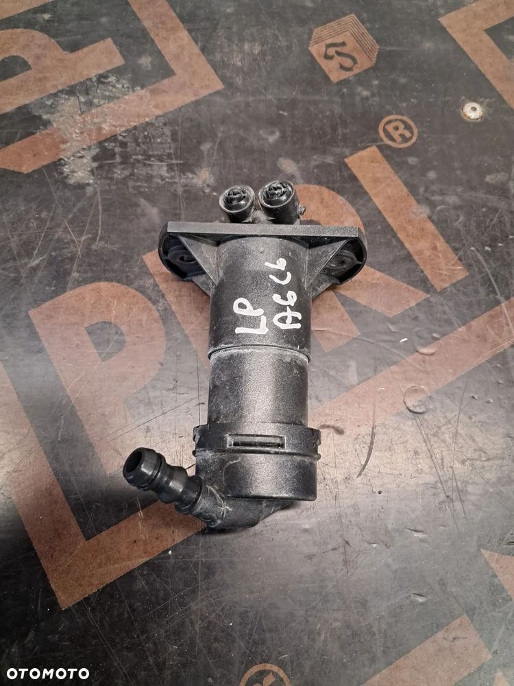 Spryskiwacz Lewy Reflektora Lampy Audi A6 C6 Xenon 4F0955101 - 1