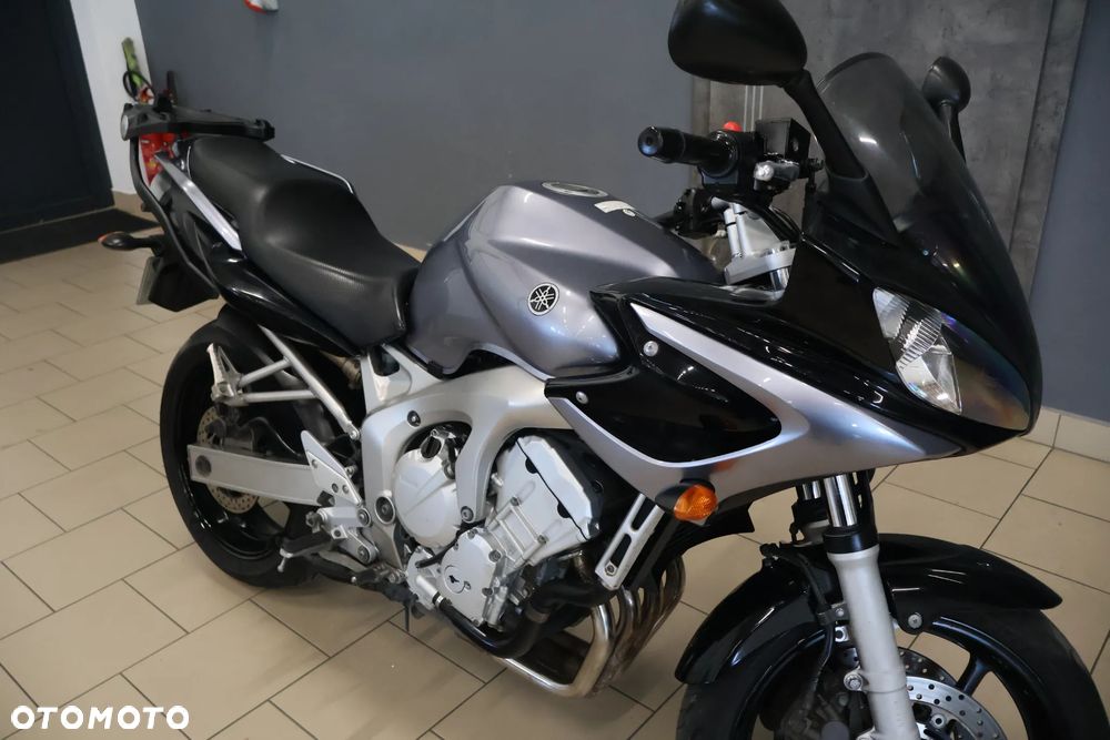 Yamaha FZ - 11
