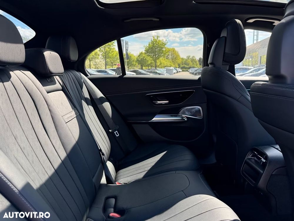 Mercedes-Benz E 300e 4Matic 9G-TRONIC AMG Line NIGHT Edition - 15