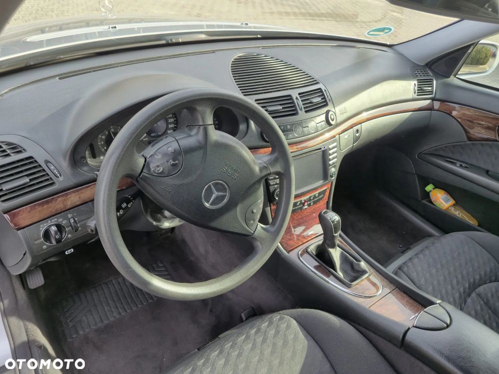 Mercedes-Benz Klasa E 240 Classic - 9