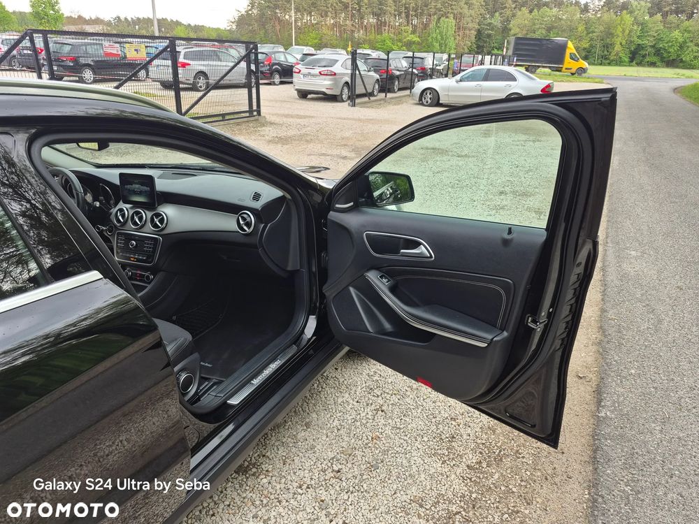 Mercedes-Benz GLA 200 7G-DCT - 22
