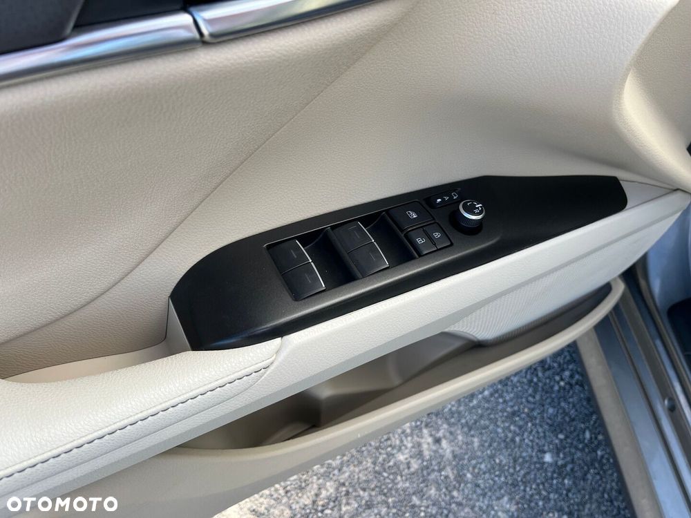 Toyota Camry 2.5 Hybrid Comfort CVT - 25