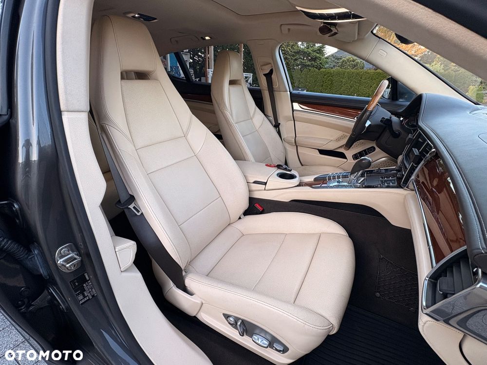 Porsche Panamera 4S Executive - 26