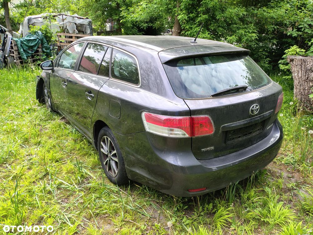 Toyota Avensis 1.6 Comfort - 11