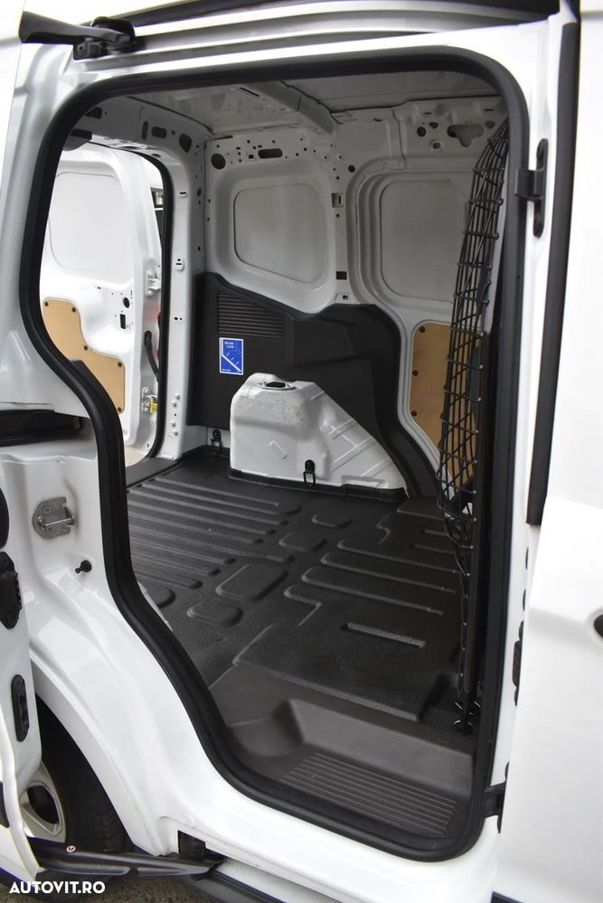 Ford Transit Courier - 11