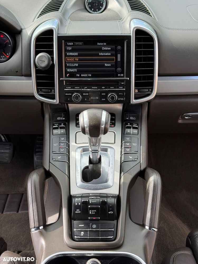 Porsche Cayenne - 8