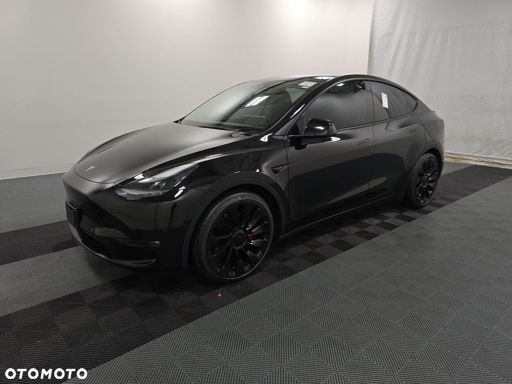 Tesla Y Performance AWD - 1