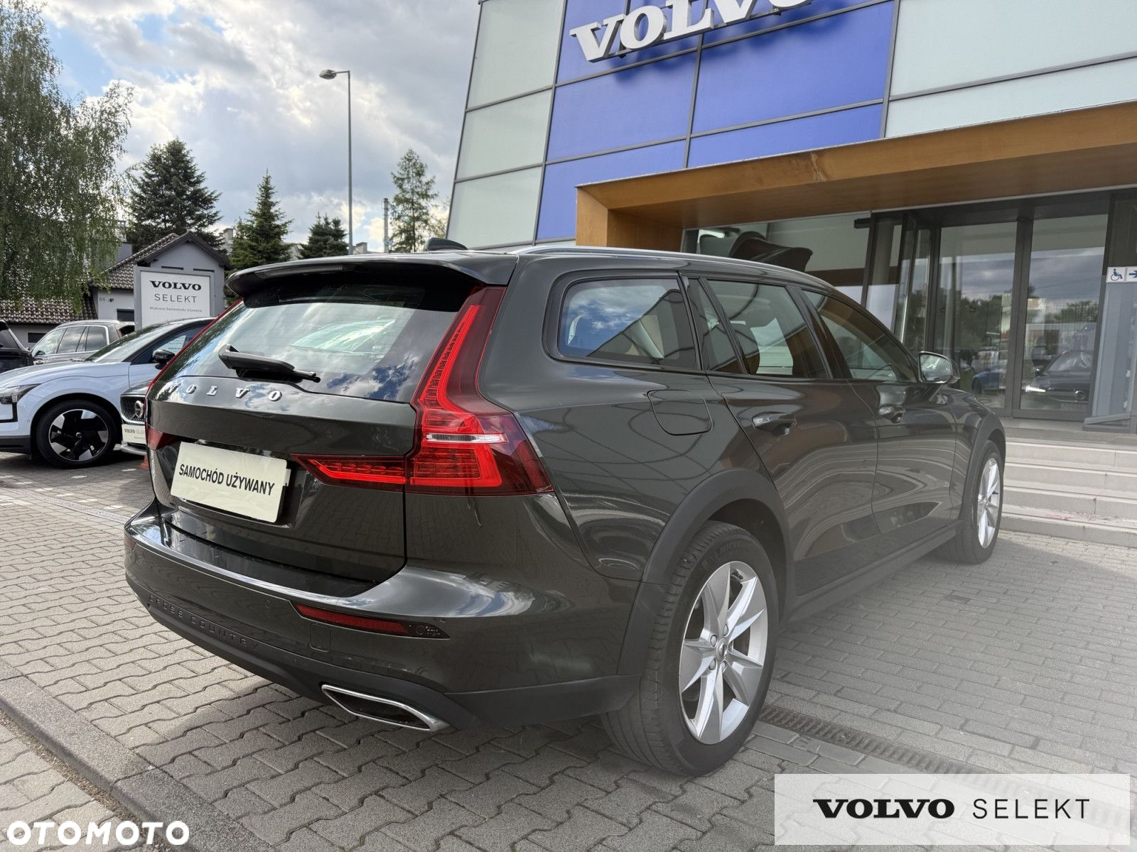 Volvo V60 Cross Country - 12