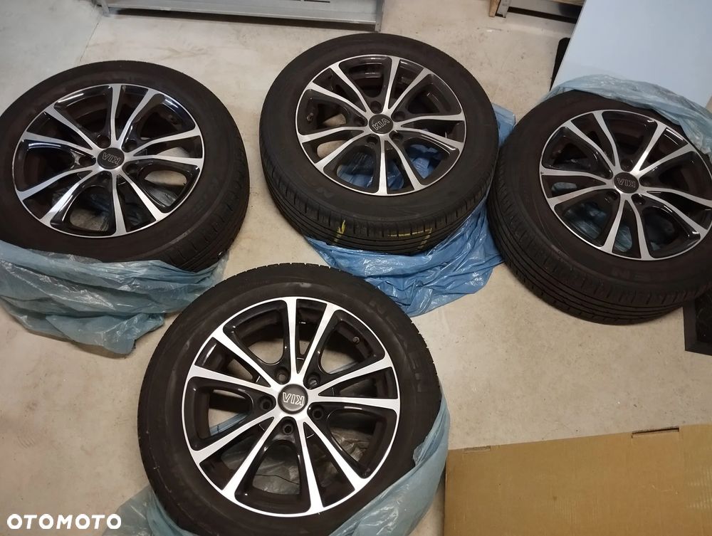 Kia Carens 1.6 GDI L - 23