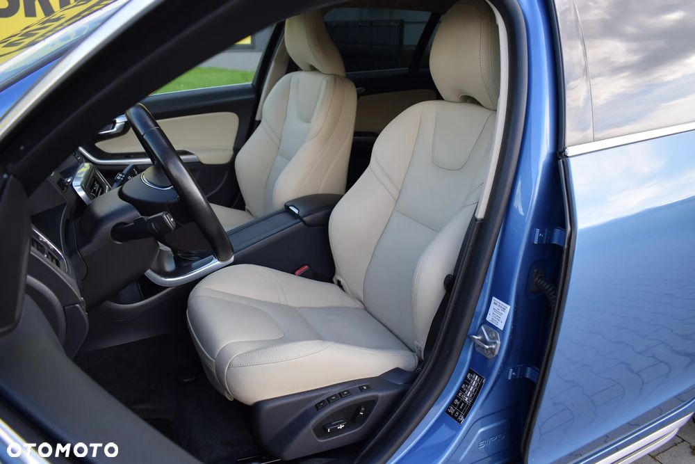 Volvo V60 D4 Geartronic Summum - 22
