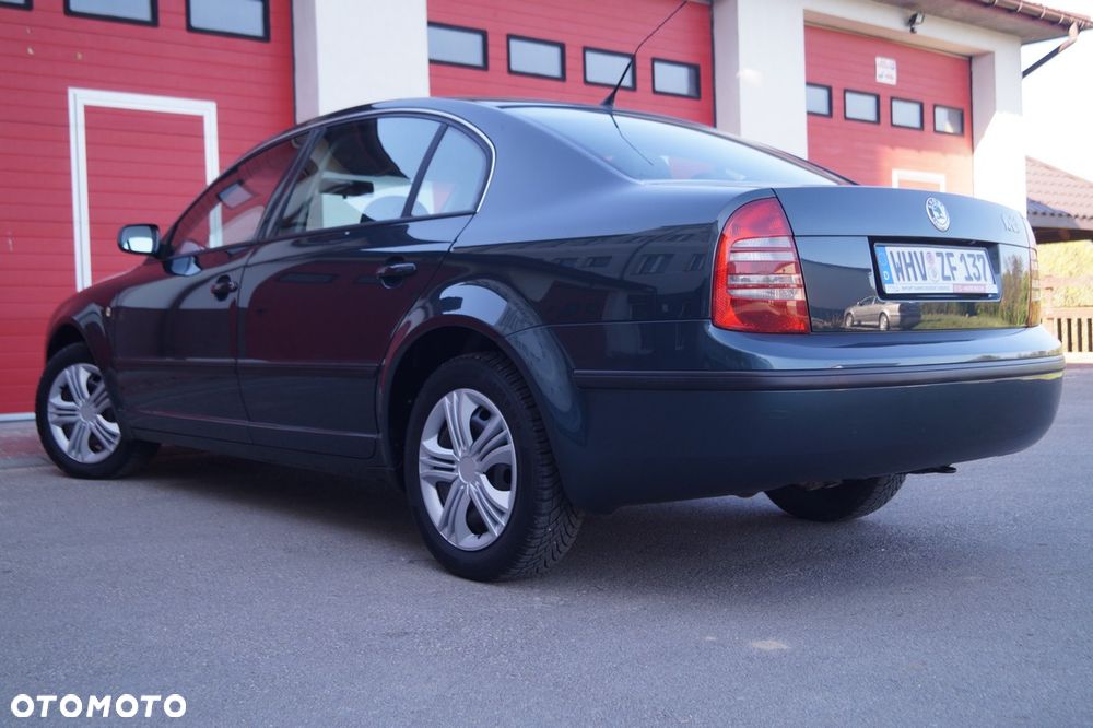 Skoda Superb 2.0 Exclusive - 33