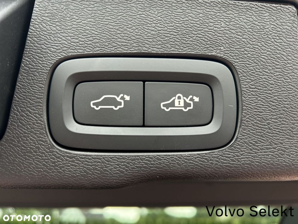 Volvo XC 60 T6 AWD Recharge Plus Black Edition - 22