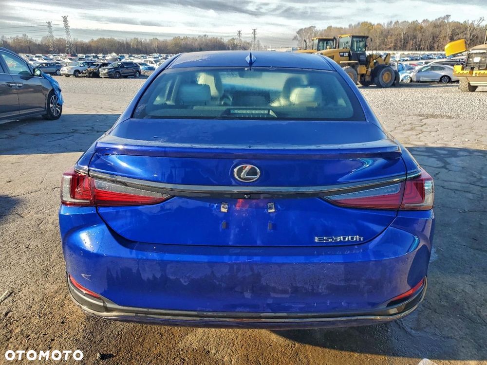 Lexus ES 300h F Sport - 27