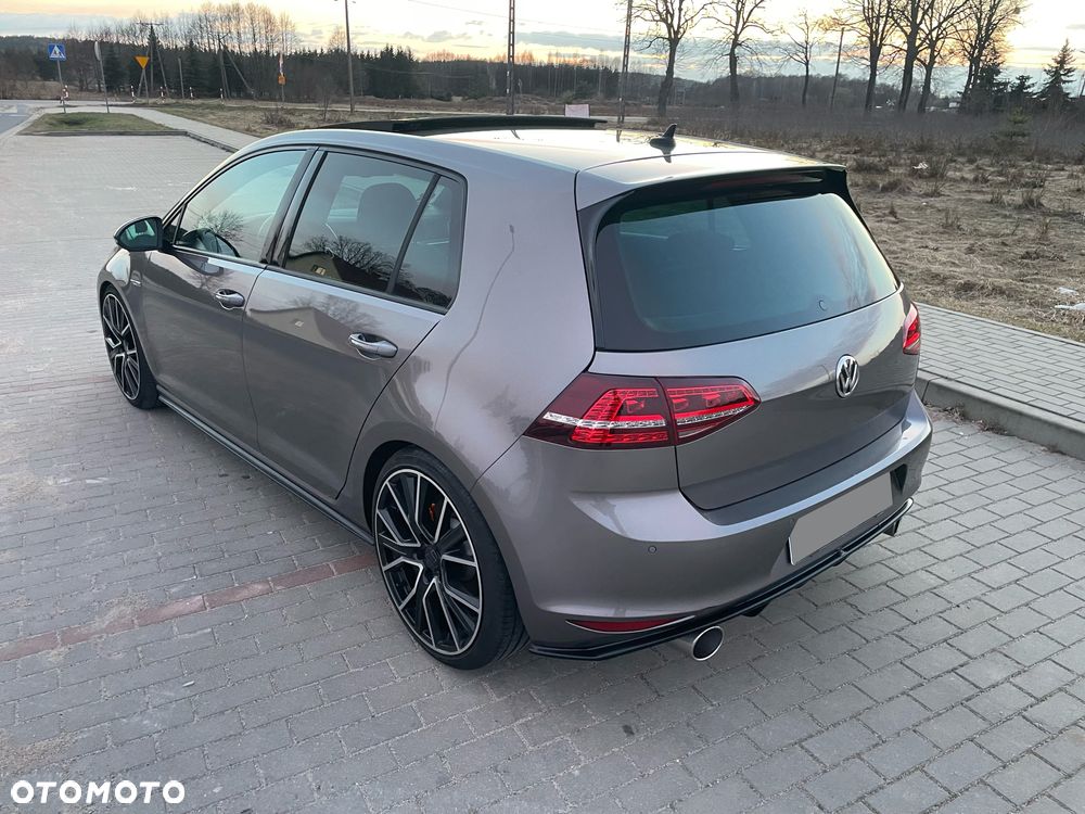 Volkswagen Golf - 33