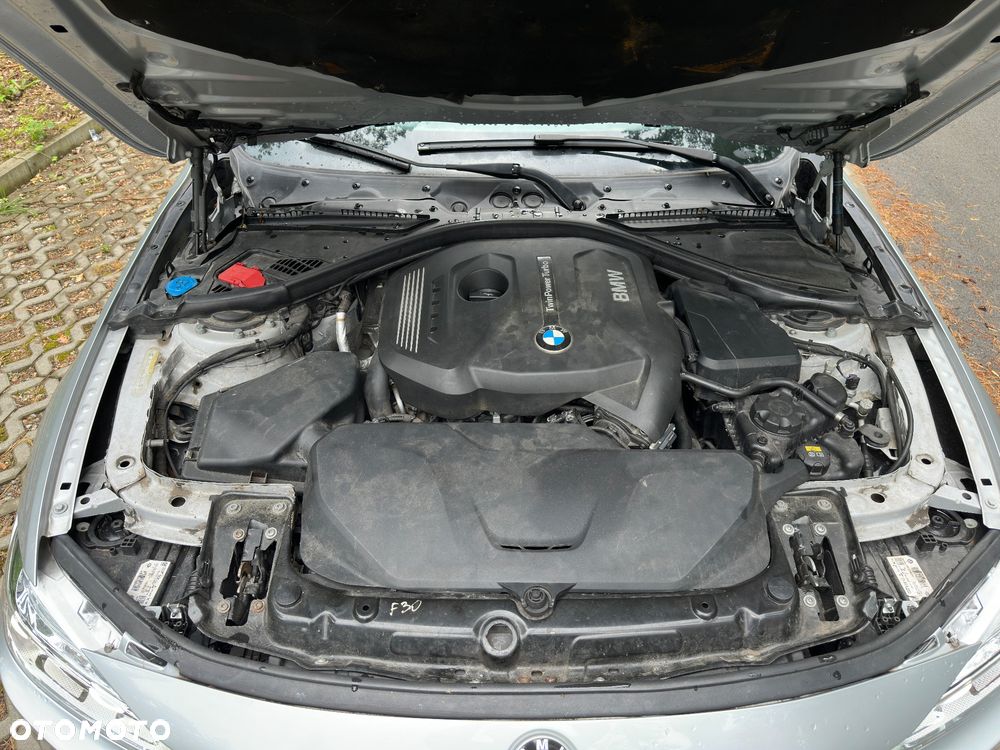 BMW Seria 3 330i Sport Line - 37