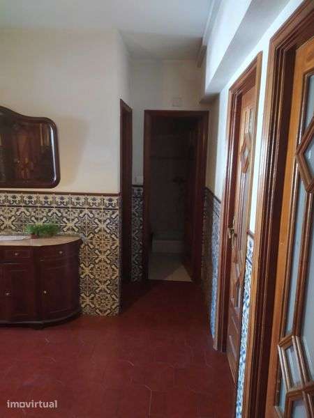 OPORTUNIDADE ÚNICA - Investimento e Habitação em Lamego - Grande imagem: 2/9