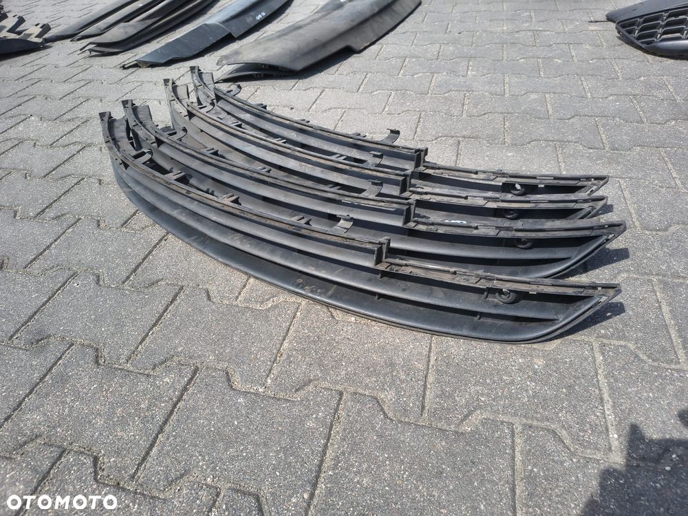 OPEL MERIVA B 2 II KRATKA ŚRODKOWA ZDERZAKA PRZÓD 13329274 - 1