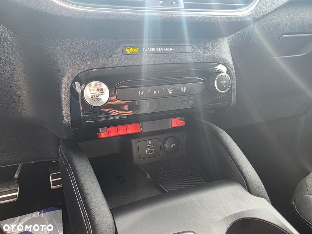 Ford Kuga - 24