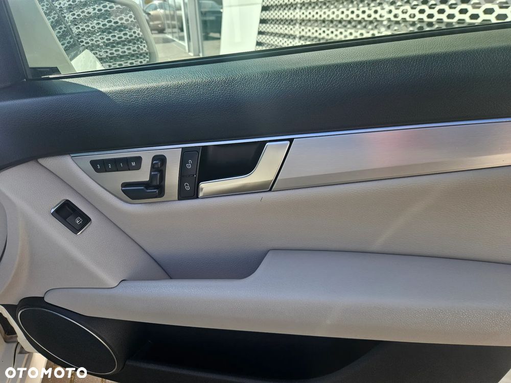 Mercedes-Benz Klasa C 250 CDI DPF 4Matic 7G-TRONIC BlueEFFICIENCY - 20