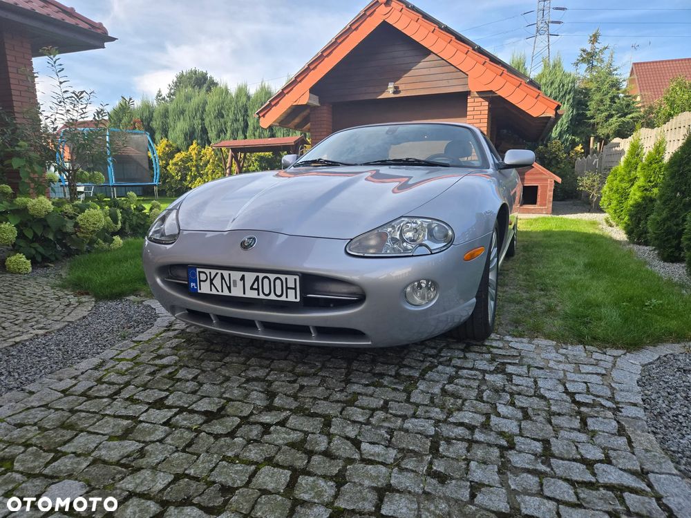 Jaguar XK8 Coupe - 3