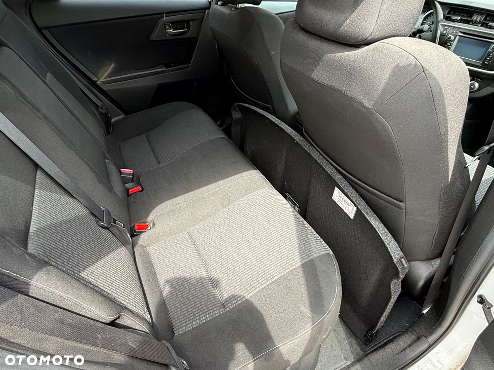 Toyota Auris - 13