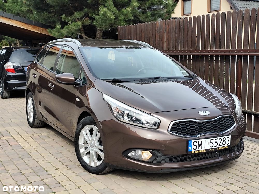 Kia Ceed 1.6 GDI Dream Team Edition - 12