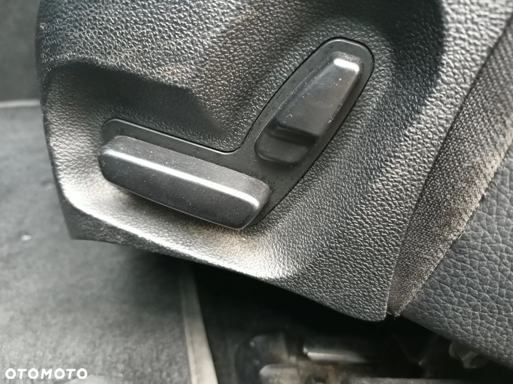 Mercedes-Benz Klasa E 220 CDI Automatik Avantgarde - 28