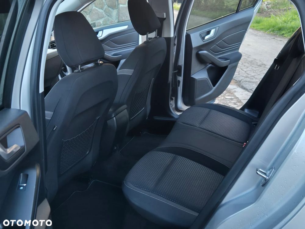 Ford Focus 1.5 EcoBlue Start-Stopp-System TITANIUM DESIGN - 35